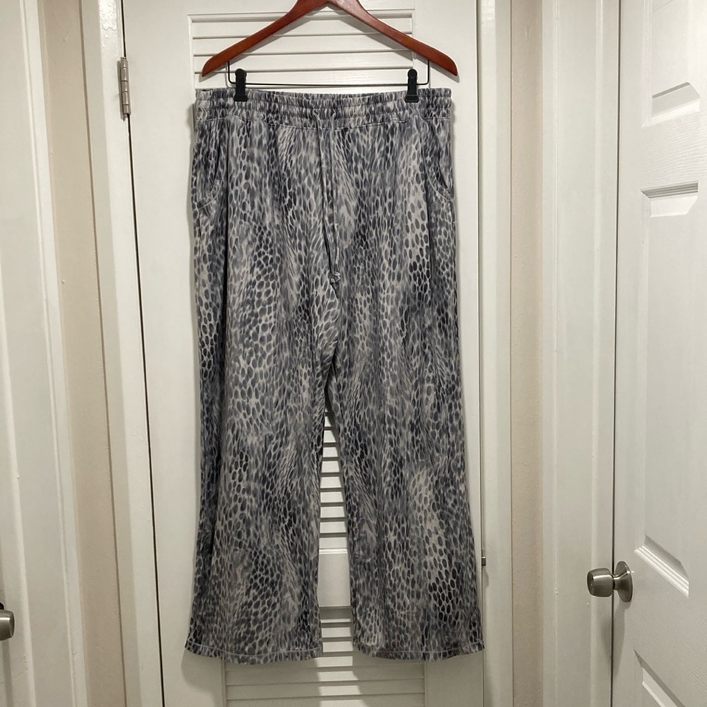 Reel Legends women’s lounge/exercise pants.